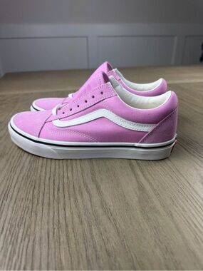 Vans Pink Old Skool Low-Top Sneakers. New. Women’s size 7.0. (No box)